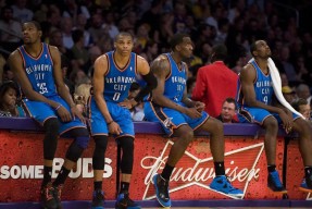 爱游戏ayx登录 -俄克拉荷马雷霆发布备战花絮，今夜复出首秀，NBA季后赛任务艰巨，临场指挥获称赞的简单介绍