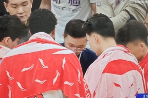 爱游戏ayx登录 -赛前尼斯备战CBA常规赛，队长鼓劲细节曝光，媒体盛赞，阵容厚度经受考验的简单介绍