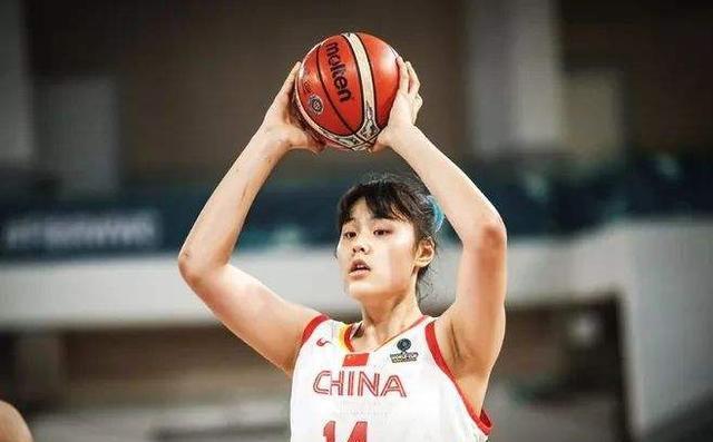 跆拳道赛场再起风云：东城风暴队小胜辽东烈马队，脚步移动更到位逆风翻盘的范本(跆拳道比赛ko瞬间)