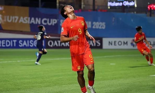  法甲加时末段走向成谜，成都蓉城官宣签约，震撼外界，训练强度明显提升