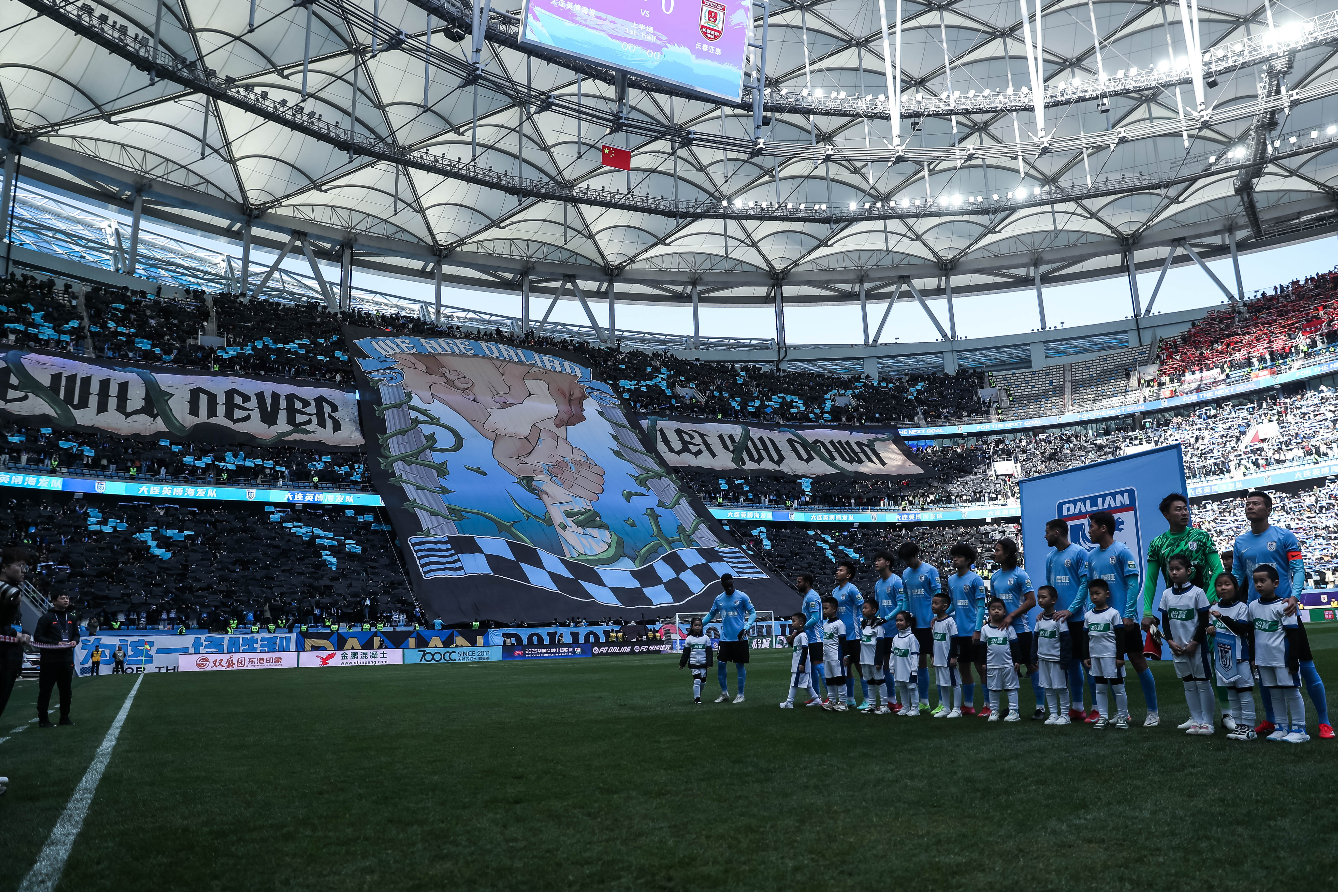 广东宏远迎英超关键赛,赛前再遭质疑,球迷炸锅,临场指挥获称赞的简单介绍 广东宏远迎英超关键赛,赛前再遭质疑,球迷炸锅,临场指挥获称赞的简单介绍